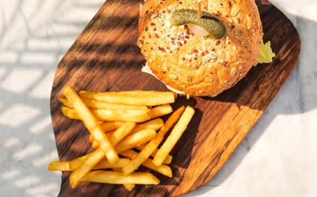 Olly Olives – CyberHub – 4.2 Rating – ₹3000 approx for two, exclusive of alcohol and taxes – All Day Cafe & Bar Gurgaon