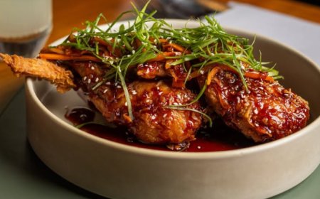 Plats – Malviya Nagar – 4.9 Rating – ₹4000 approx for two, exclusive of alcohol and taxes – Vibrant Fusion Cafe & Open Mic