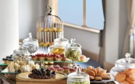 Emperor's Lounge – Mansingh Road – 4.5 Rating – ₹3000 approx for two, exclusive of taxes – Luxury Fine Lounge at Taj Mahal Hotel in New Delhi