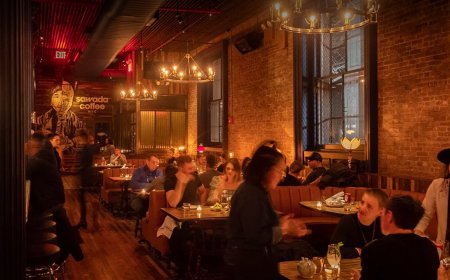 Au Cheval NYC - 4.7 rating - Tribeca’s Iconic Burger & Swanky Diner